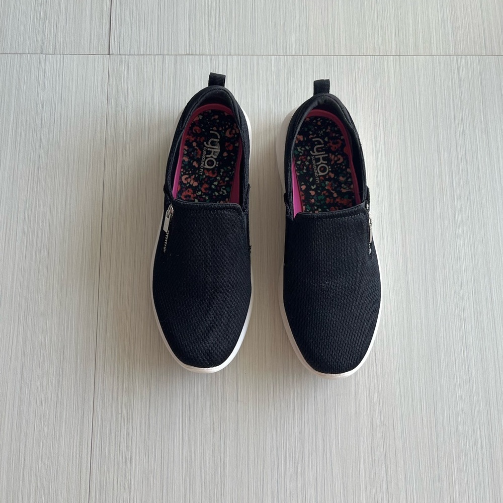 Slip ons - Picture 3 of 15